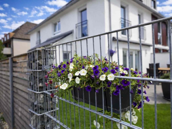 einfamilienhaus muenchen laim detail begruenung zaun immobilien prause freitag