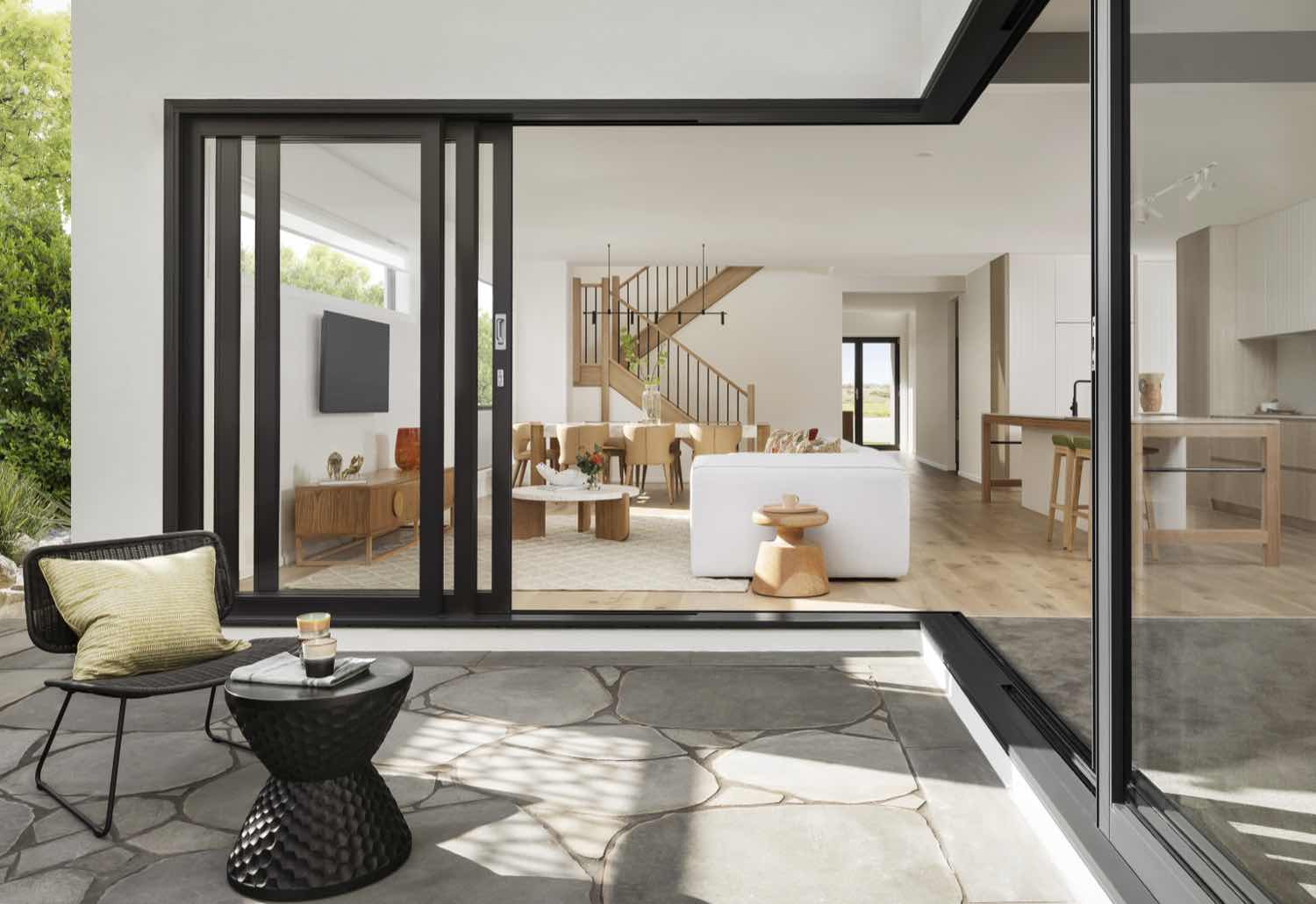Wohnbereich mit Terrassenblick, digitales Home Staging für den Hausverkauf in Landsberg am Lech